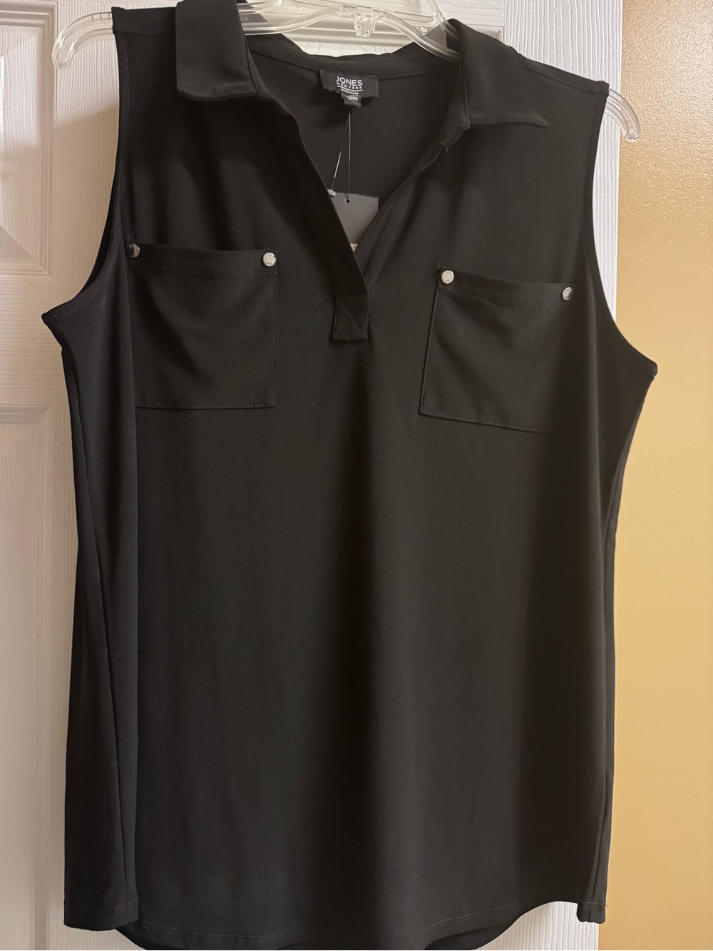 Jones New York Black Sleeveless Collared Pocket Tank